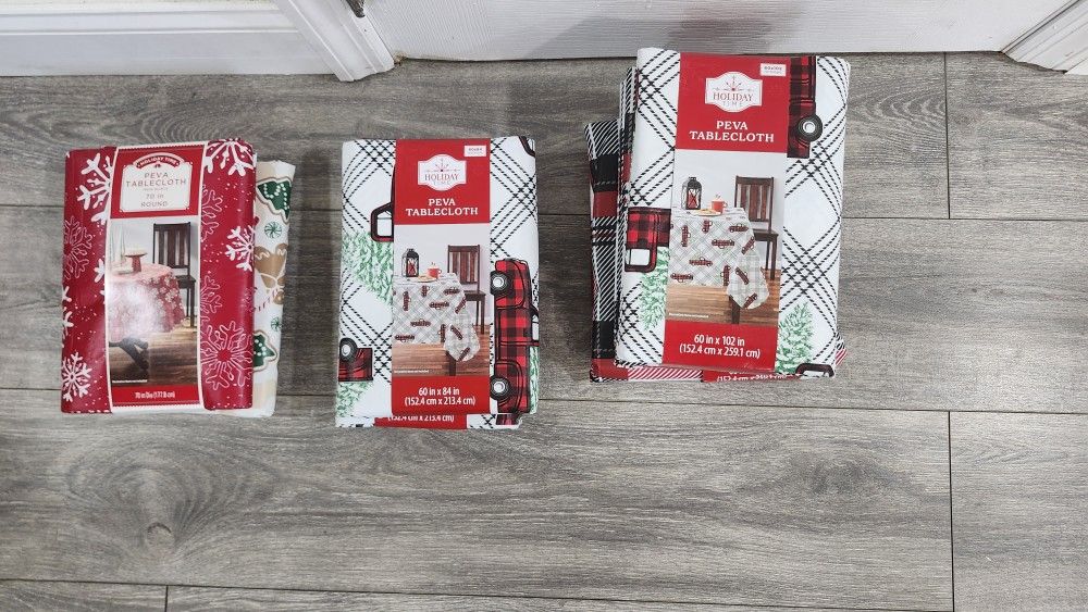 Christmas Themed Tablecloths