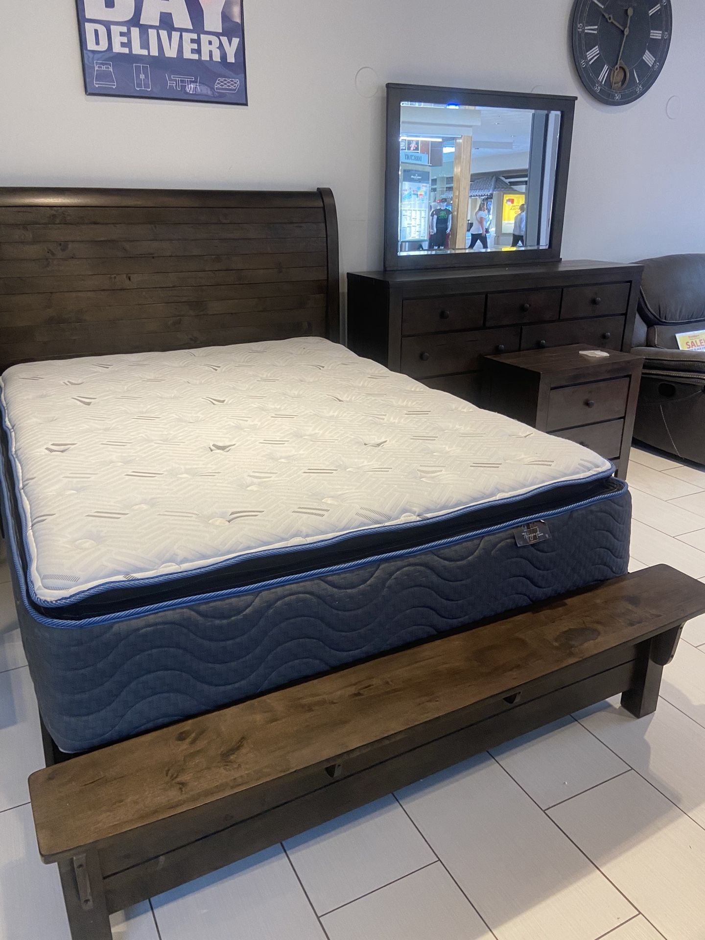 PETER WOOD WOTH BENCH BEDROOM SET! WE SELL BRAND NEW! 