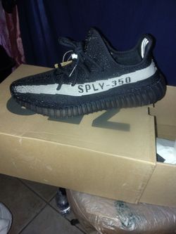 Brand new 350 v2 Yeezy never worn