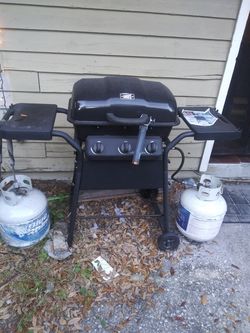BBQ grill with two tanks