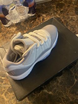 Low Top 11s Size 5y