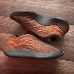 Size 6.5, Yeezy 700 v3