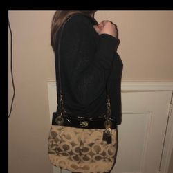 Wknd SALE• Vintage Coach Ashley Sig Beige Shoulder Bag