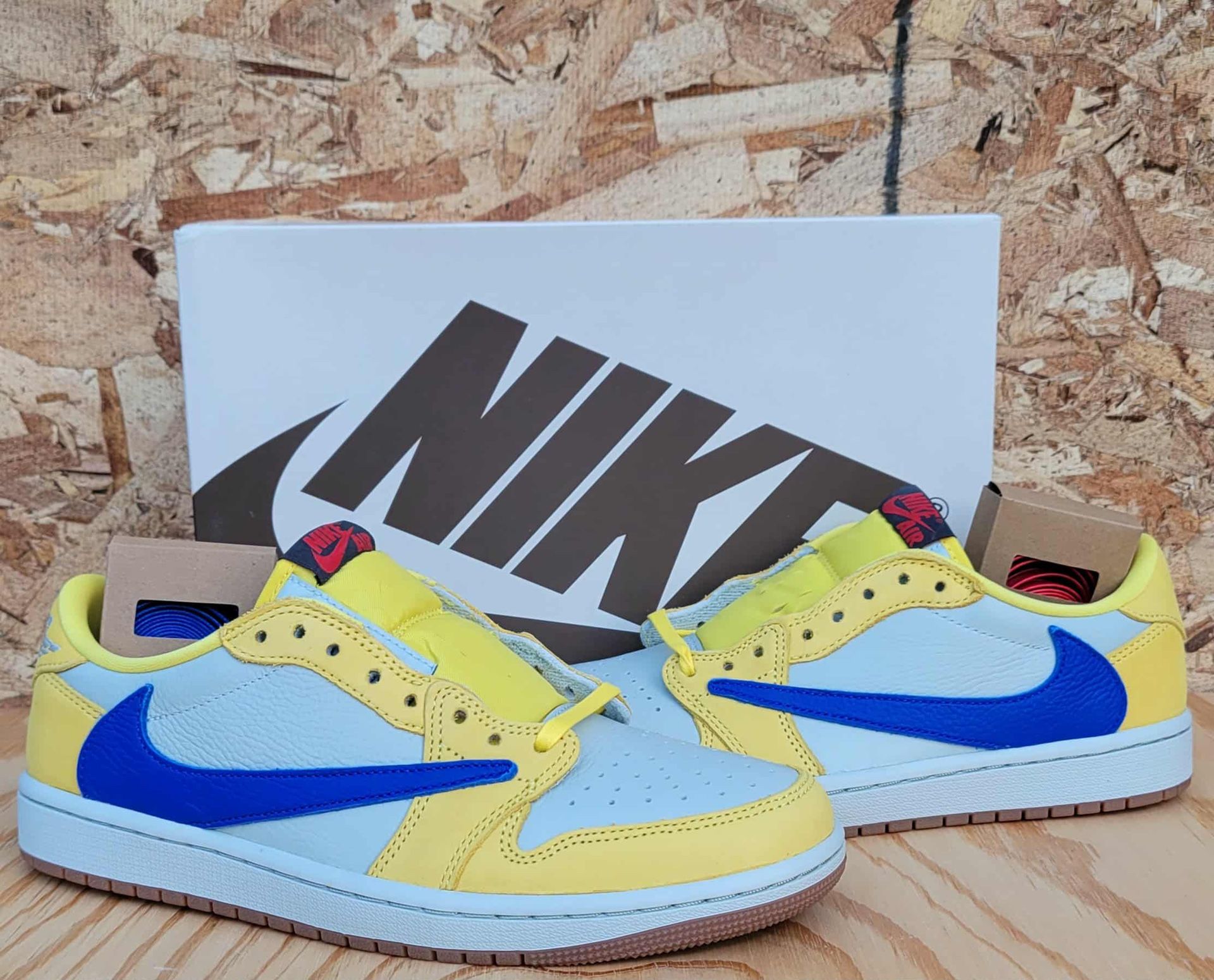 Jordan Retro 1 Low Travis Scott (Canary)
