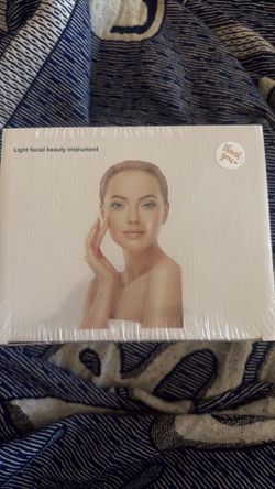 Light facial beauty instrument
