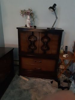 Queen Size Bedroom Furniture.has 2 Side Tables,hutch 9 Drawer Dresser,compartmental Headboard,steel Bedframe.1975 Model.