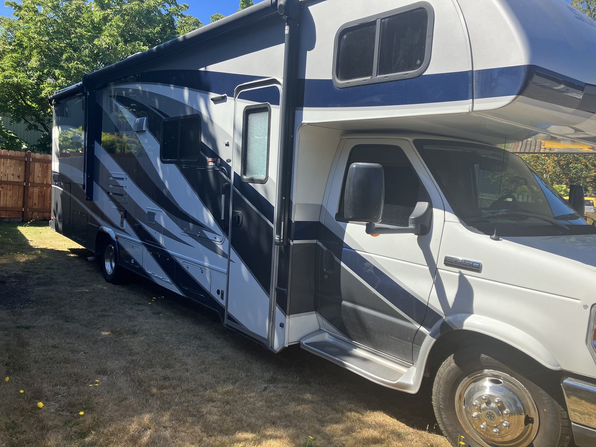 2019 Motorhome 30 Ft Class C Sunseeker