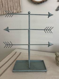 Metal Arrow Jewelry holder