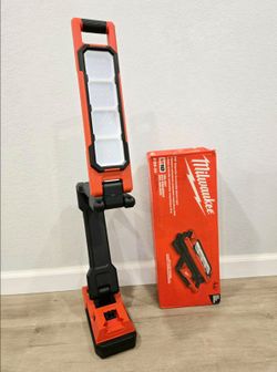 Milwaukee 18V 2500 Lumens LED Magnetic Extendable Boom Light (Tool Only)