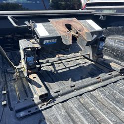 REESE quick Slide 5th Wheel Hitch