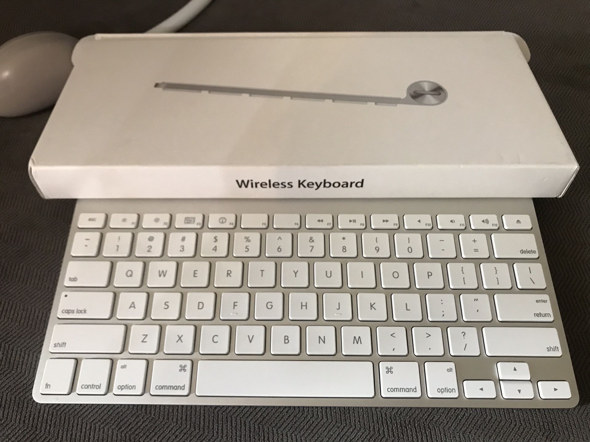 Apple A1314 wireless Bluetooth keyboard—PLEASE READ DESCRIPTION FIRST!!