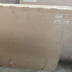 Samsung - 75” Class Q70C QLED 4K UHD Smart Tizen TV