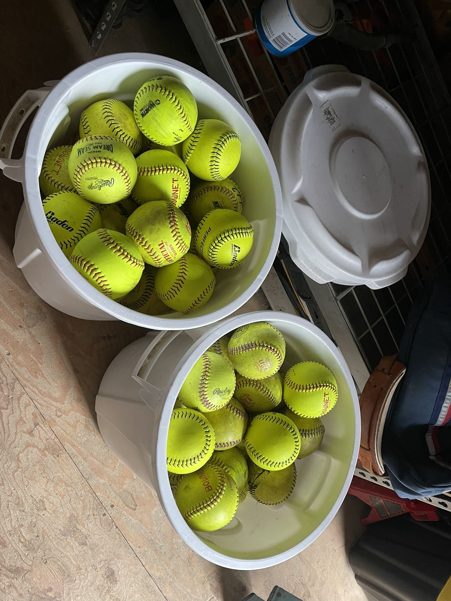 89 Softballs With Buckets And Lids