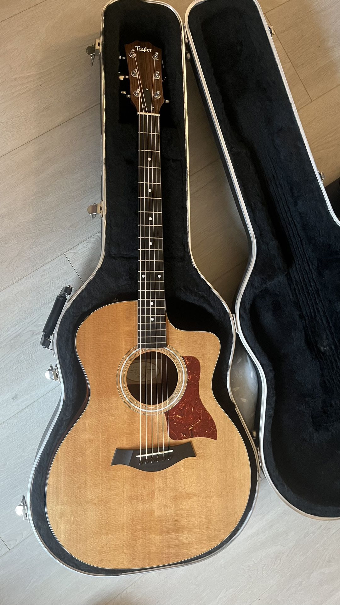 Taylor Acoustic guitar Model 114 ce