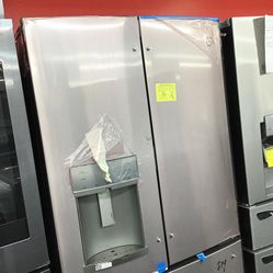 New Scratch And Dent GE 28 Cu Ft Stainless Steel French Door Fridge. 1 year Warranty 