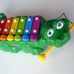 Vintage Fisher Price Musical Alligator Xylophone Pull Toy Green Instrument 1998