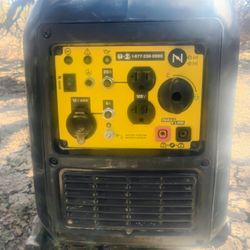 Champion Generator/Inverter 2,000 Watts With eco