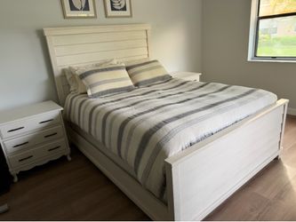 Broyhill queen bed - mattress and box spring included
