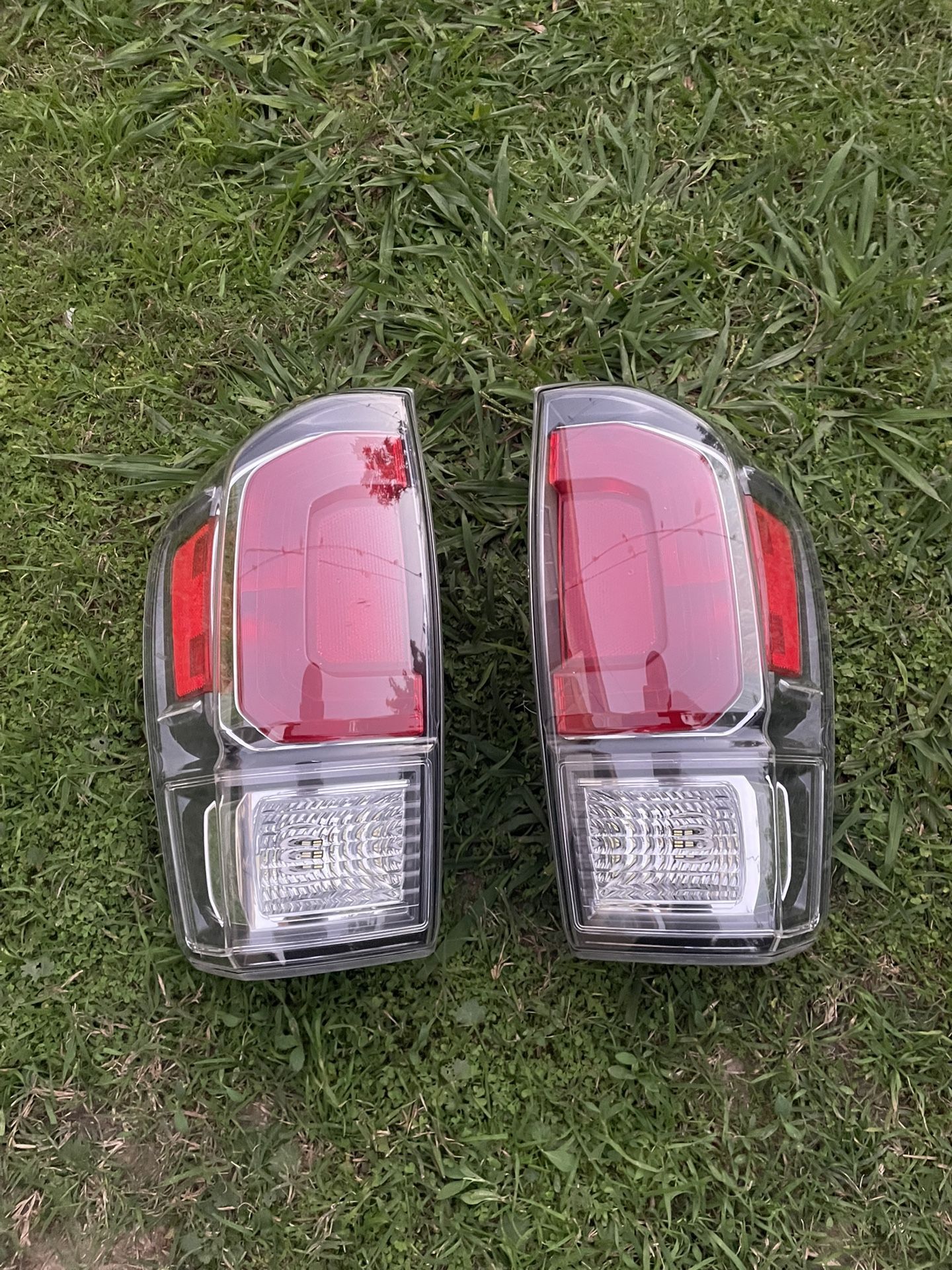 2016~2023 Toyota Tacoma OEM Tailights Used Good Condition Factory