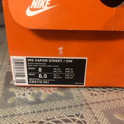 Soccer shoes
