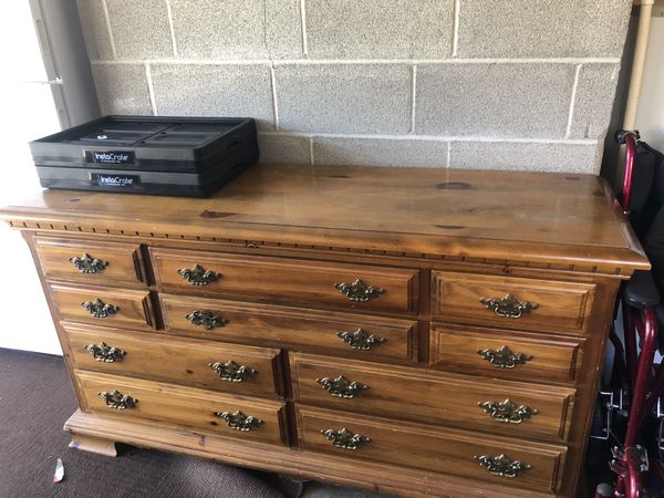 Wood dresser light brown for Sale in Tacoma WA - OfferUp