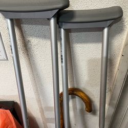 Adult crutches