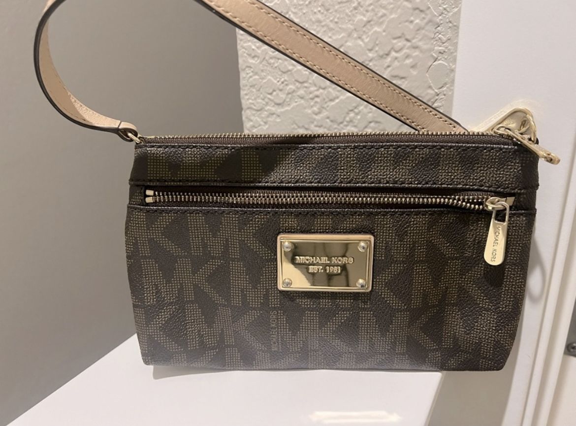 Michael Kors Wristlet 