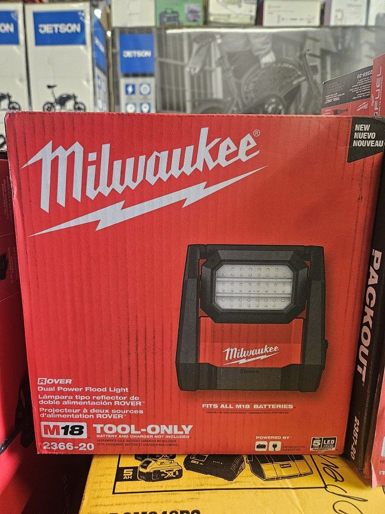 Milwaukee M18 Rover Dual Power Flood Light Tool Only 