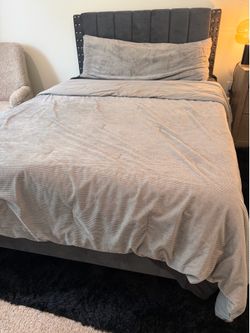 XL Twin / Full Bed Frame, Zinus Mattress