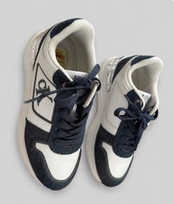 Women’s sneakers