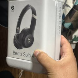 Beats Solo 4