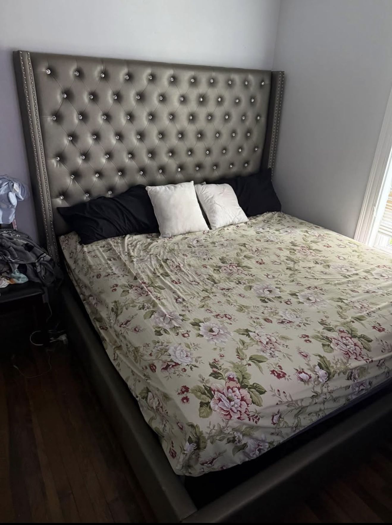California king / Queen bed set