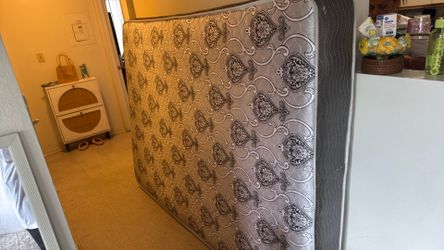 Queen Bed/ Queen spring box