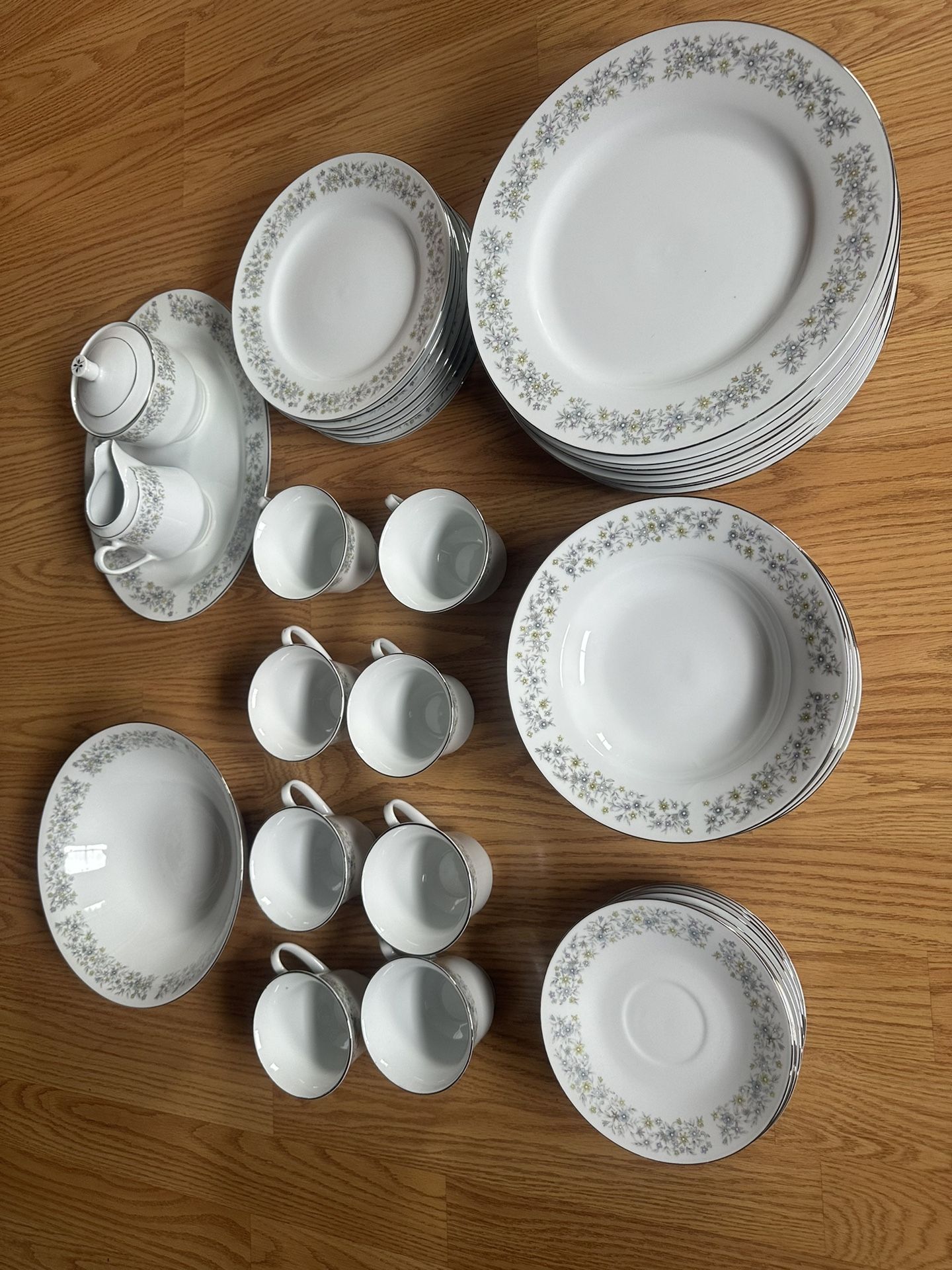 Dynasty Fine China Vintage Set Of 8, 44 Pieces 