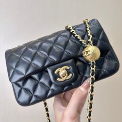 New Ladies 𝐂𝐂 𝐂𝐡𝐚𝐧𝐞𝐥 Bag 