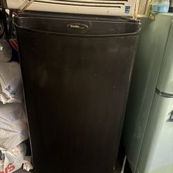 Danby Designer 4.4 Cube Feet Mini Fridge 70 OBO 