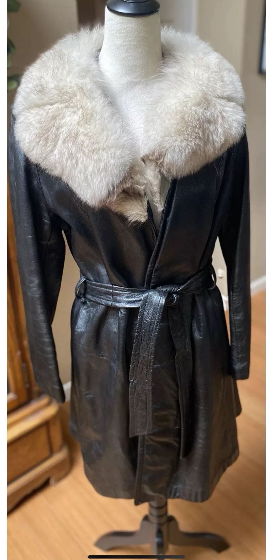 Vintage Leather Jacket W/Fur Collar And Belt 