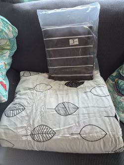 Twin sheet and comforter set
