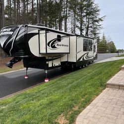 2019 Heartland Road Warrior Toy Hauler 427RW