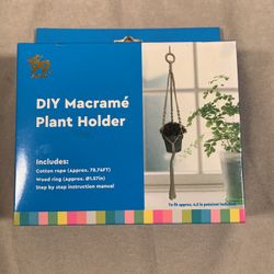 DIY Macrame Plant Holders 