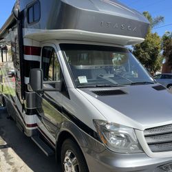 2015 Navion Winnebago 24M