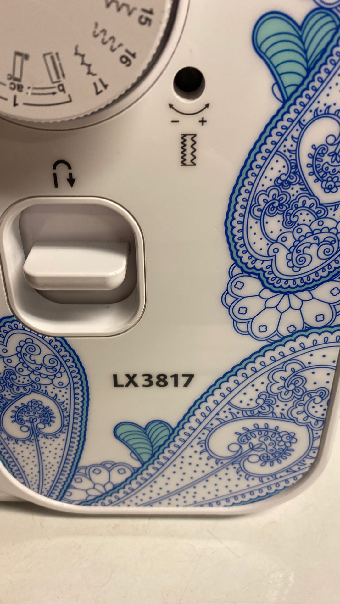 BROTHER LX3817 17Stitch Sewing Machine. Without Power Cord and Foot