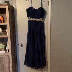 Beautiful Formal Gown For Prom - size 16