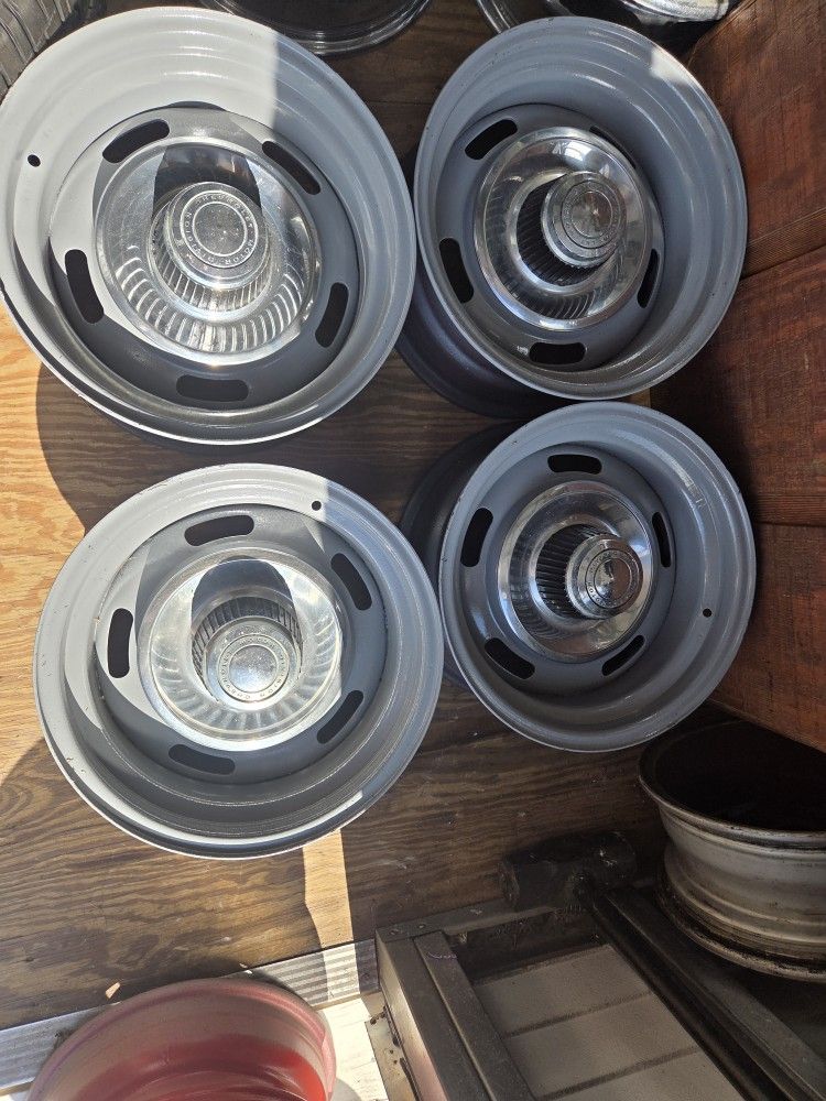 Like New Condition 8x15 Authentic Vette Rallys