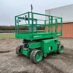 2017 SKYJACK SJ6826RT ROUGH TERRAIN SCISSORLIFT, DUAL FUEL, 26' LIFT, 4X4, EXTENDABLE PLATFORM, FOAM FILLED TIRES, 1,481 HOURS INDICATED. S/N:37010658