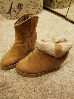 Sneaker wedge boots