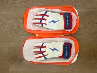 Bruce Bolt batting gloves