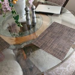 Haverty's dining table