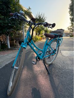 Beach cruiser electric bike