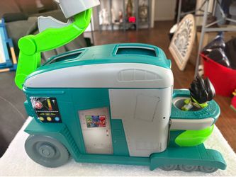 PJ Masks Romeo’s tranforming lab